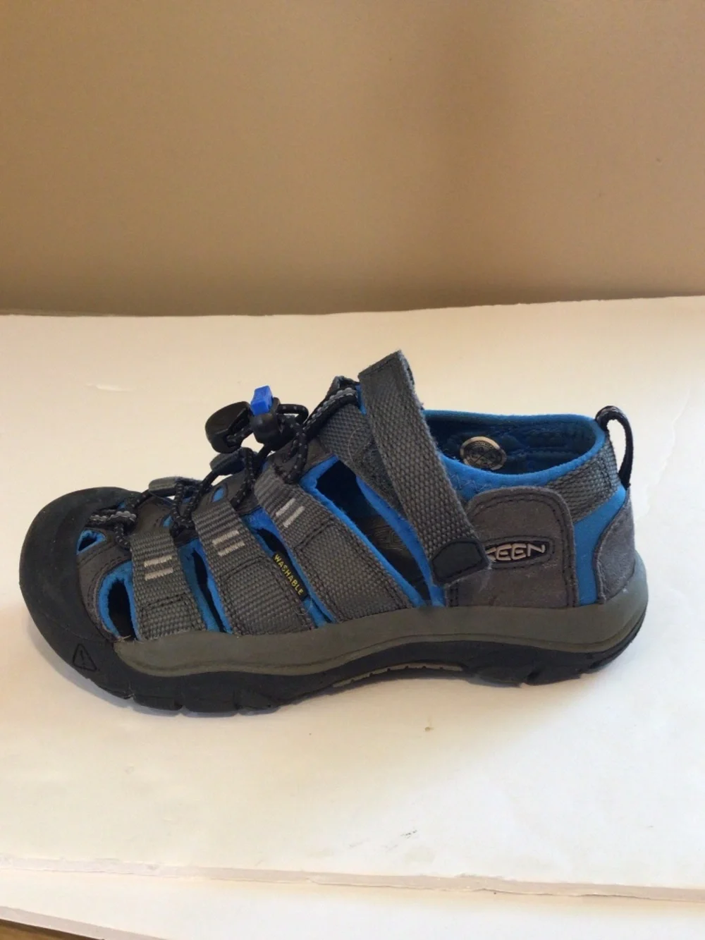 KEEN Boys Newport H2 Closed Toe Waterproof Sandal Size 13 Hiking Outdoor Camping